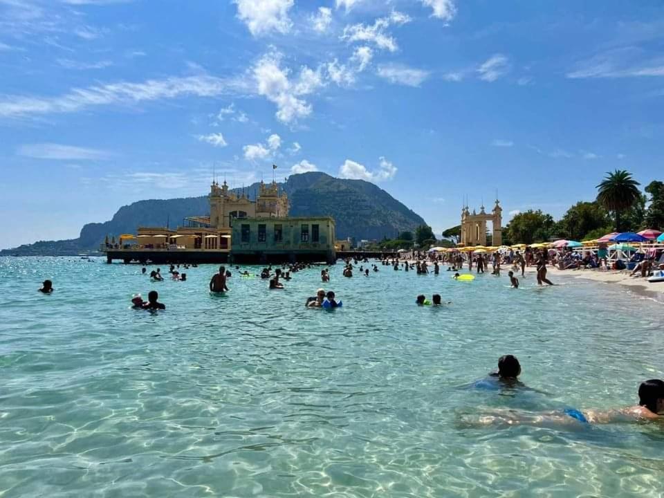 Mondello Felix - Appartamenti In Villa A 600M Dal Mare المظهر الخارجي الصورة